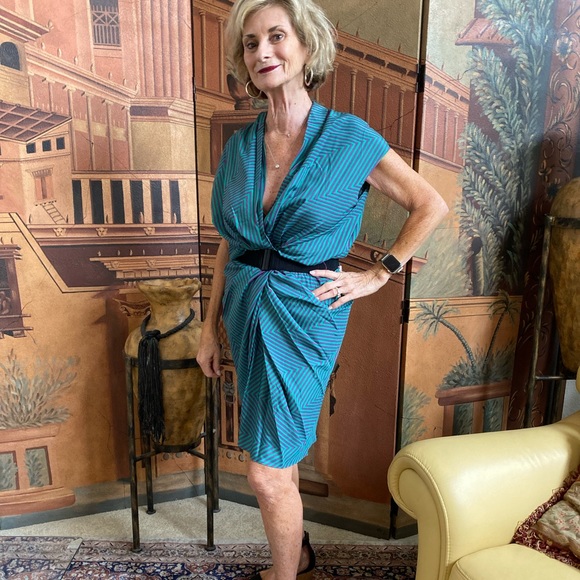 VERTIGO- Illusional Striped Shirt Sleeve Dress - Picture 11 of 11